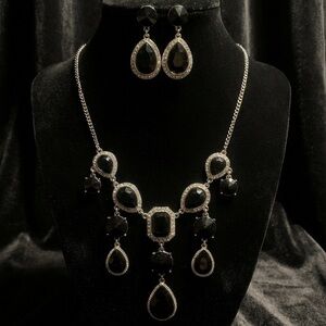 Elegant Formal Black Crystal & Rhinestone Necklace Set – Silver